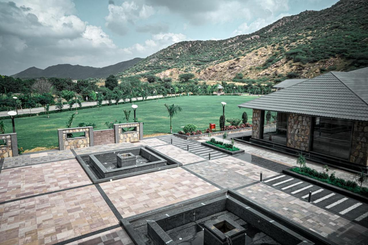 Pushkara Resort And Spa Extérieur photo